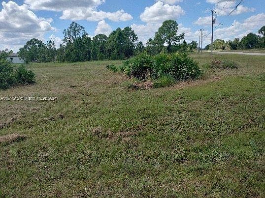 2nd image of 1002 Eisenhower Blvd