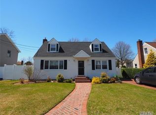 2720 Evans Rd, Oceanside, NY 11572
