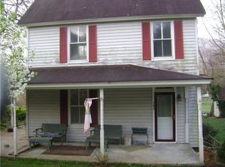 102 Station Ln, Linden, VA 22642