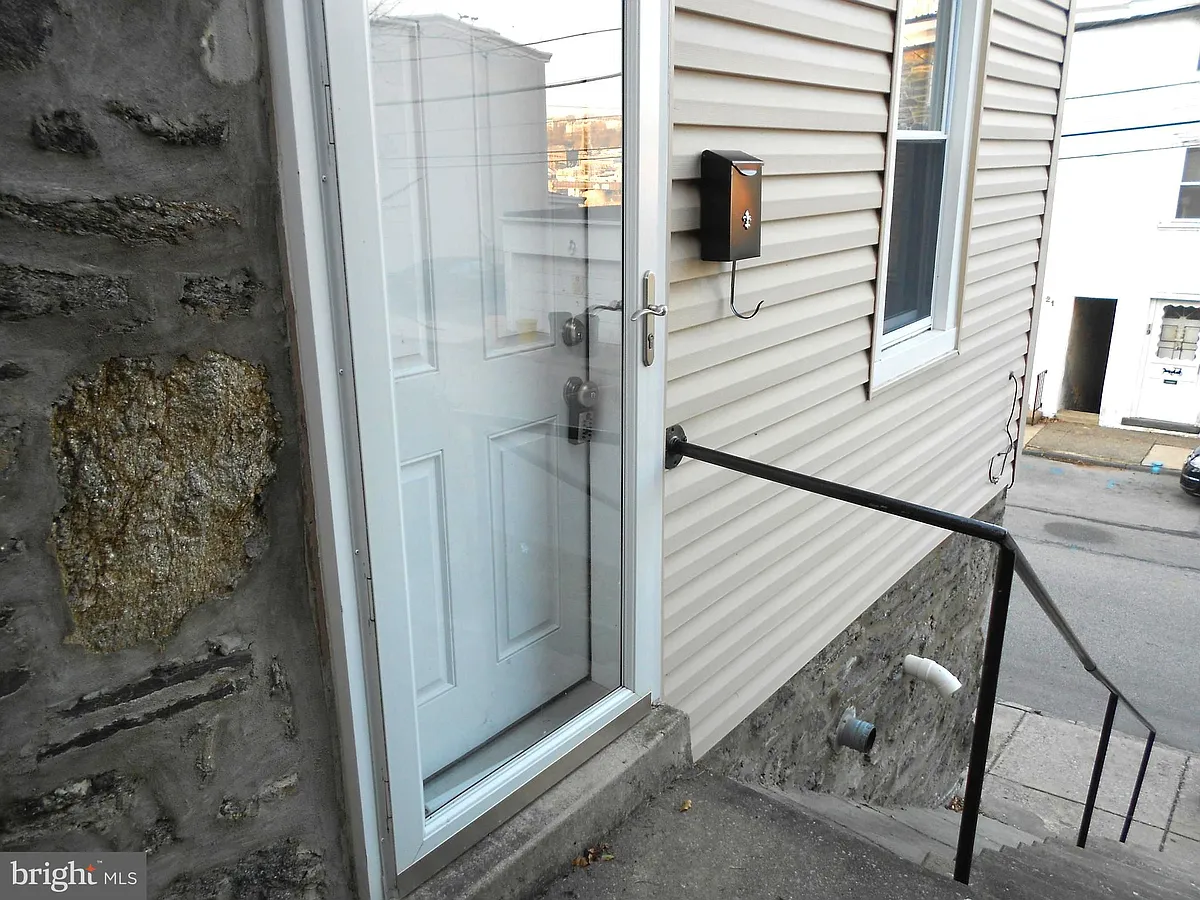 Building Photo - 26 Jefferson St #1