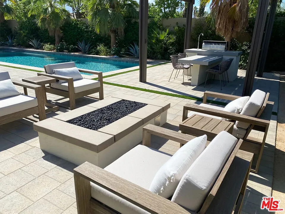 4 bed, 4.5 bath, 3370 sqft, $17,500 — Photo 2