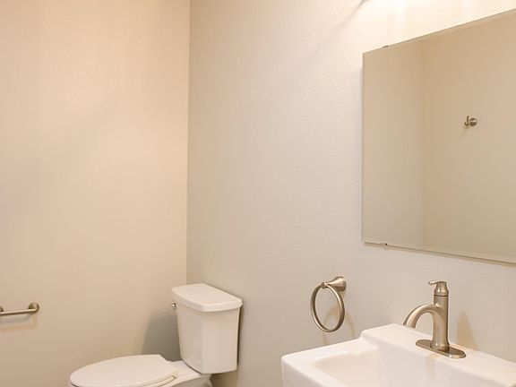 5th image of 6820 NE Vancouver Mall Dr Unit A