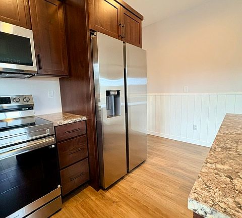 4th image of 1940 NE Laughlin Rd #2