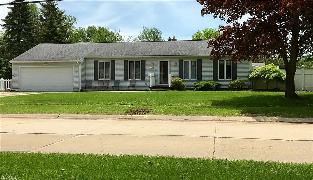340 Cardinal Dr photo 1