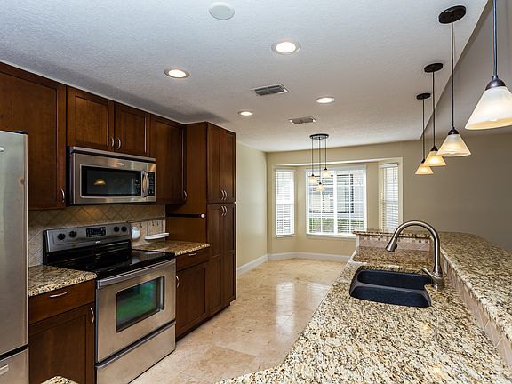 5th image of 502 Osprey Ln
