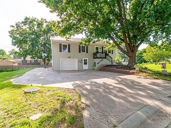 3rd image of 1704 Beverly Cir