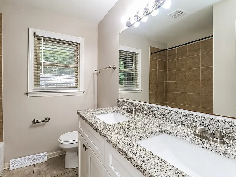 3924 Broadview Dr — Photo 15