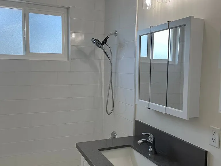 APT ROSEMEAD — Photo 6