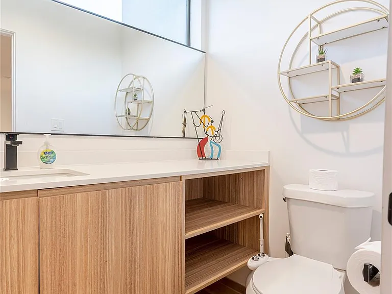 709 Memorial Heights Dr — Photo 40