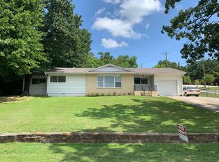 1500 W Hotz Dr, Fayetteville, AR 72701