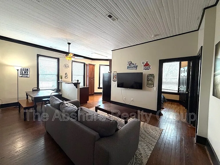 523 E Broad St #B-1 — Photo 5