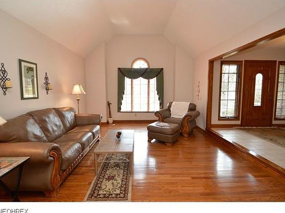 3rd image of 340 Countryside Dr