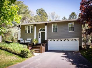 15 Vichy Dr, Saratoga Springs, NY 12866