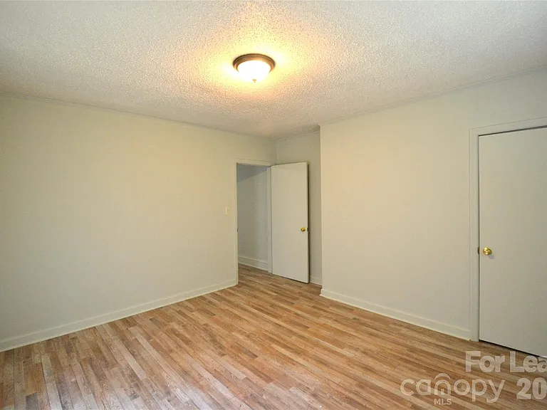 1208 Grace Ave — Photo 15