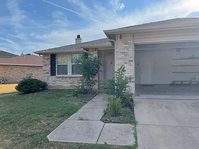 3 bed, 1868 sqft, $2,200 — Photo 2