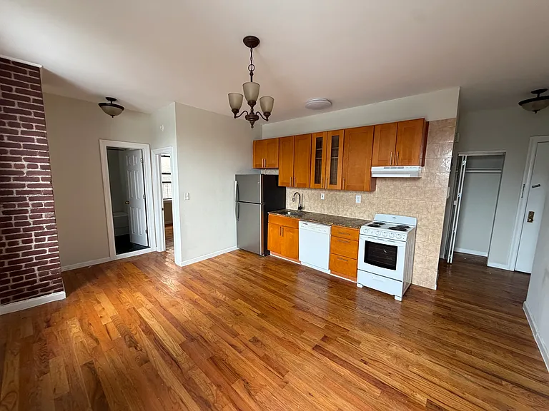 622 Ocean Pkwy #D4 — Photo 2