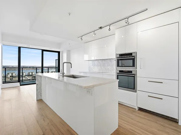 1650 Granville St #1705, Halifax, NS B3J 0E1