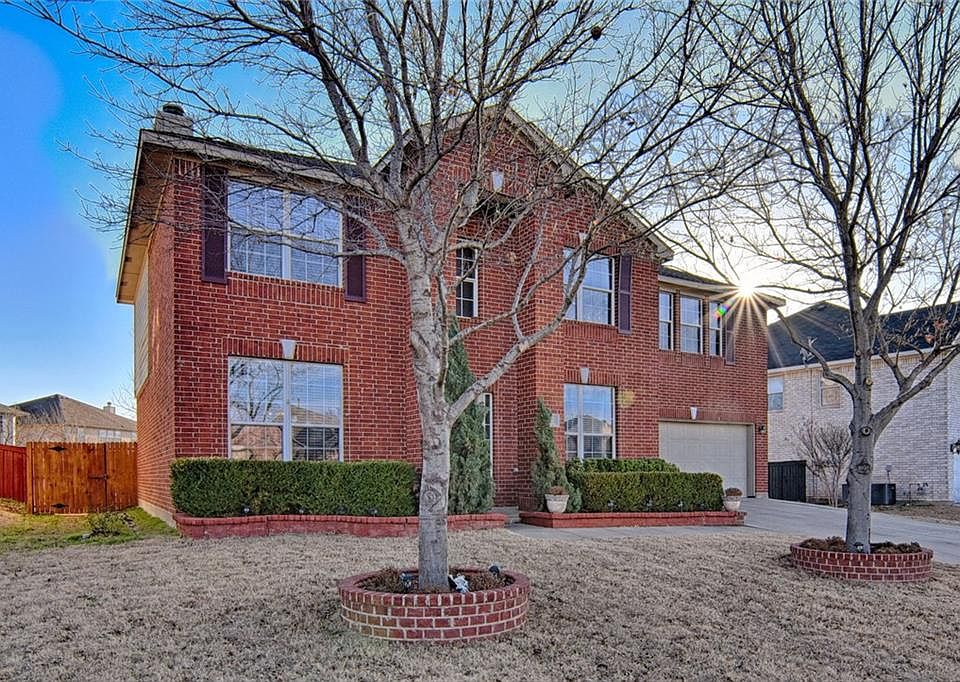 1st image of 2702 Logan Dr