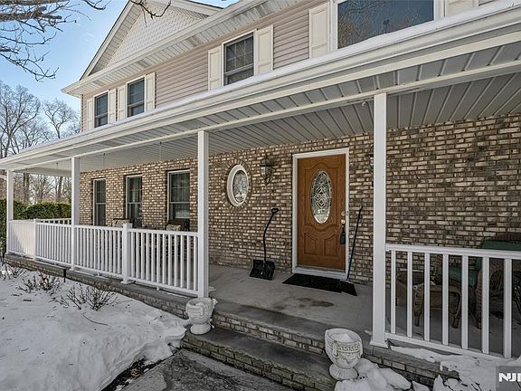 2nd image of 12 Catherine Ter