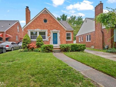 1790 Kenmore Dr, Grosse Pointe Woods, MI, 48236