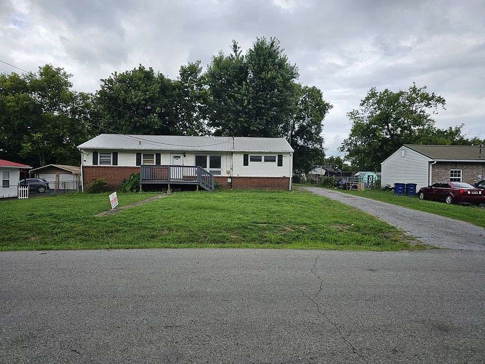 1st image of 208 Chestnut Dr