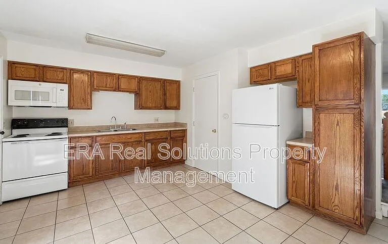 1136 McCarley Dr E — Photo 15