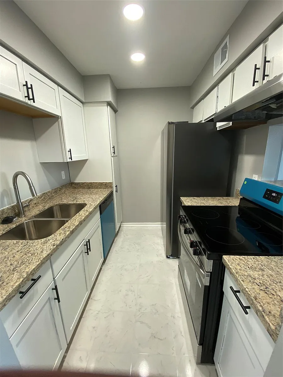 Building Photo - 8431 Hearth Dr #23