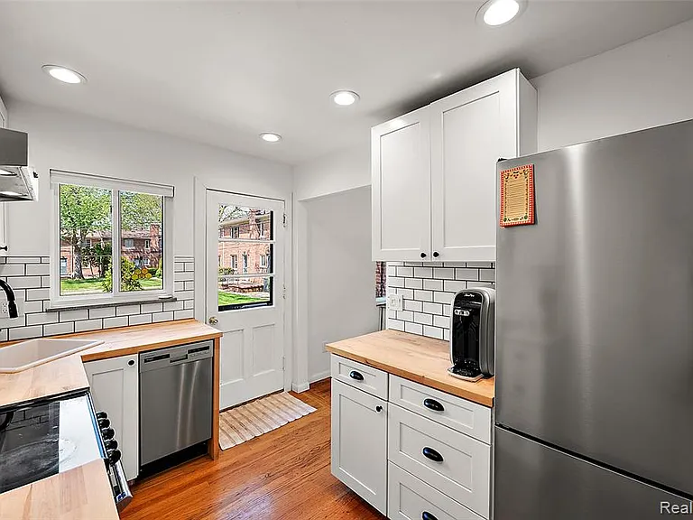 1065 Wimbleton Dr — Photo 13