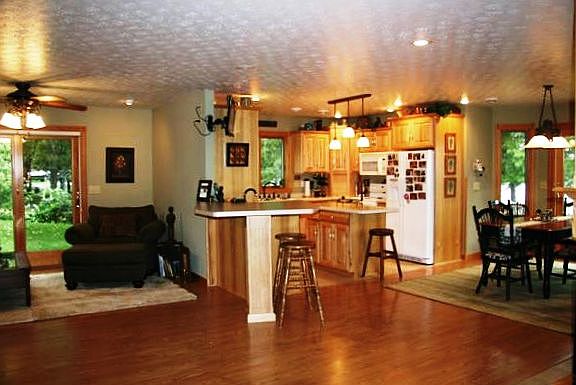 16813 Camelot Ln, Eden Valley, MN 55329