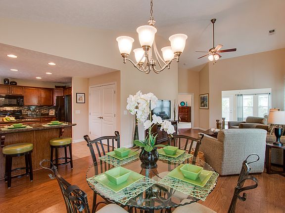 5th image of 395 Devon Chase Hl Unit 2404