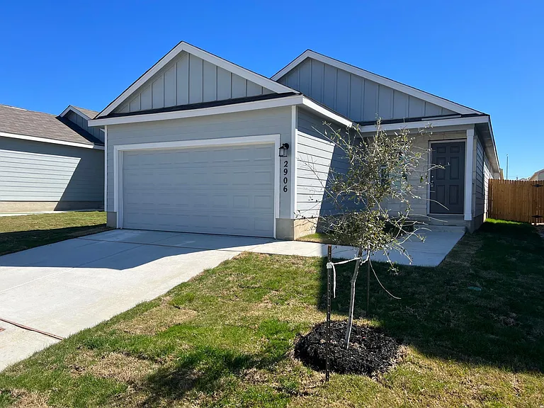 2906 Millican Dr — Photo 2