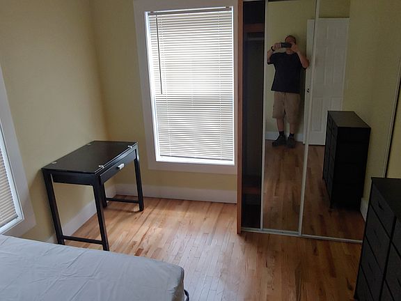 4th image of 903 E Huron St #2