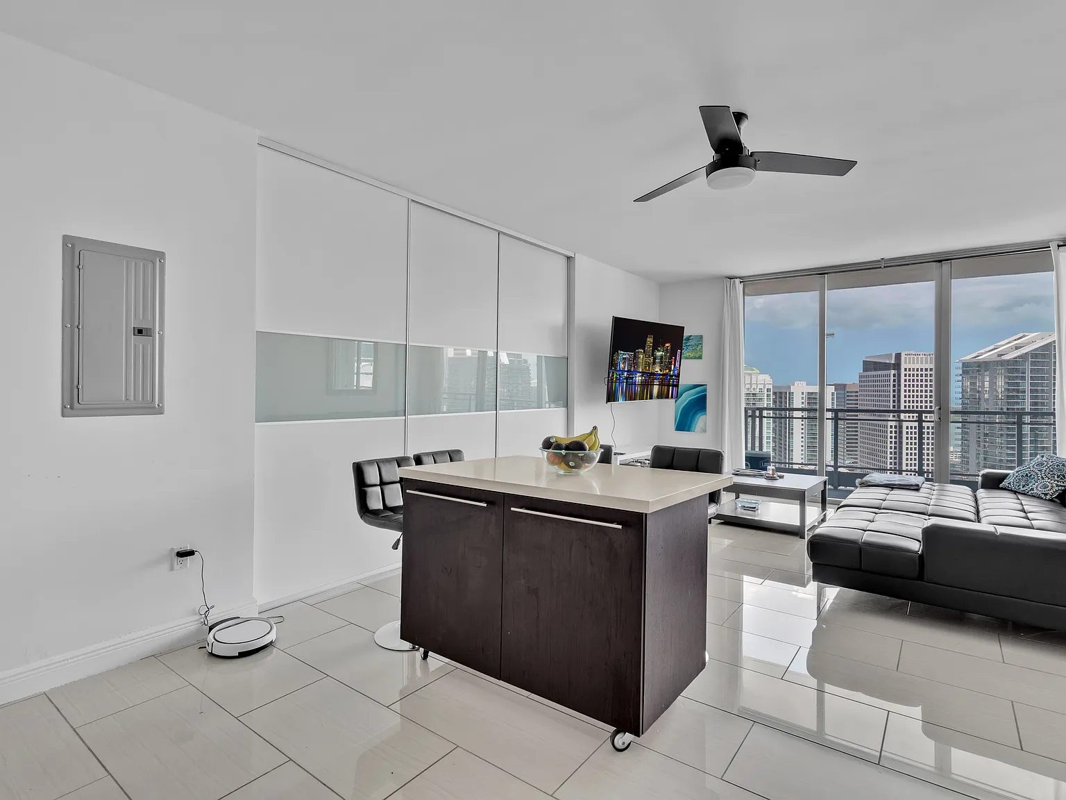2 bed, 1114 sqft, $3,900 — Photo 3