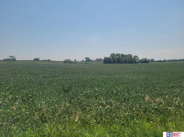 1424 Crooked Mile Rd, Seward, NE 68434