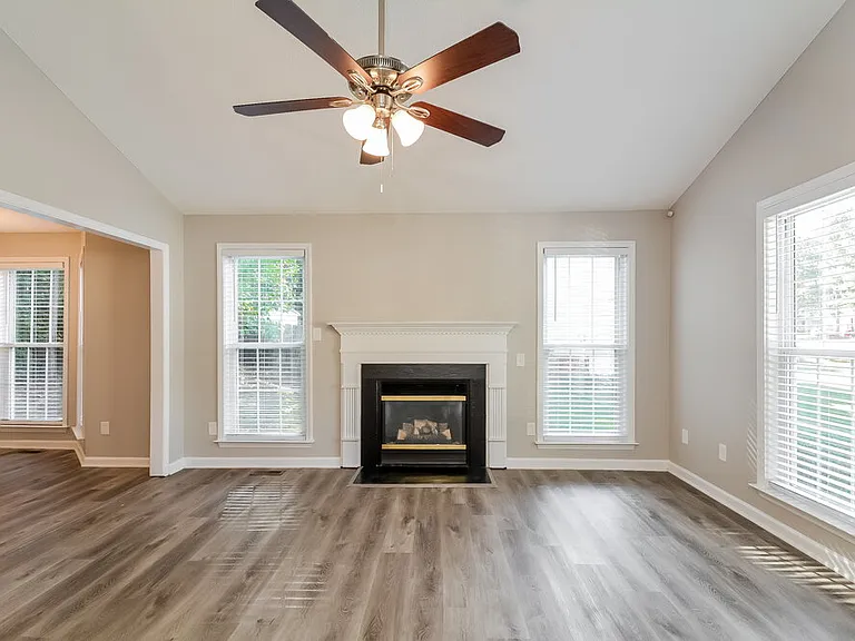 1005 Henchman Ct — Photo 3