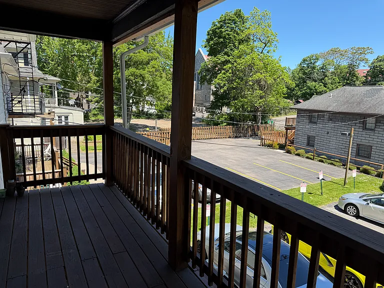 364 Alexander St — Photo 14