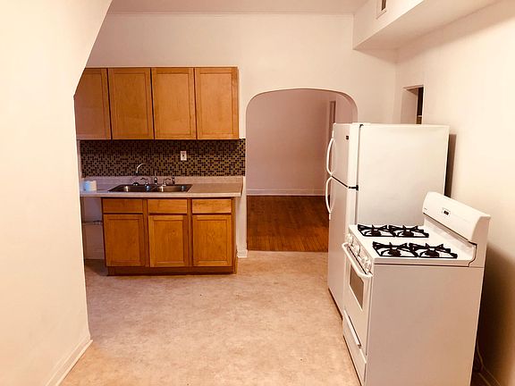 4th image of 1905 W 21st Pl