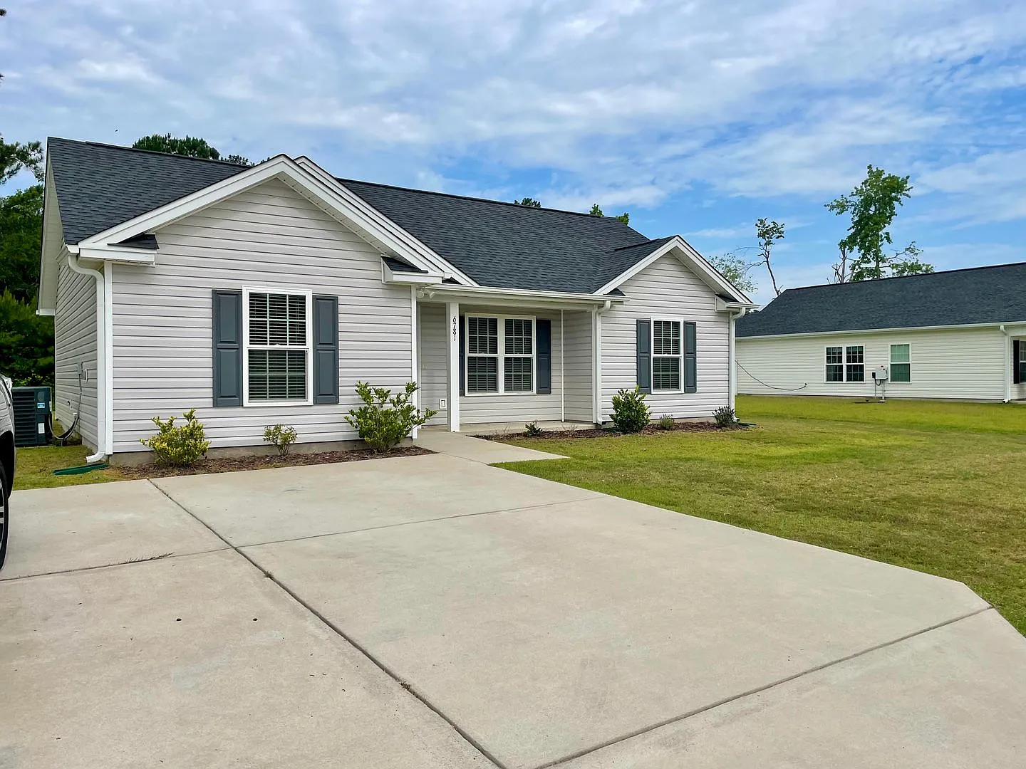 Available Now! - Easy Commute To The Beaches Via Hwy 9 — Photo 2