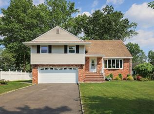 472 Otisco Dr, Westfield, NJ 07090