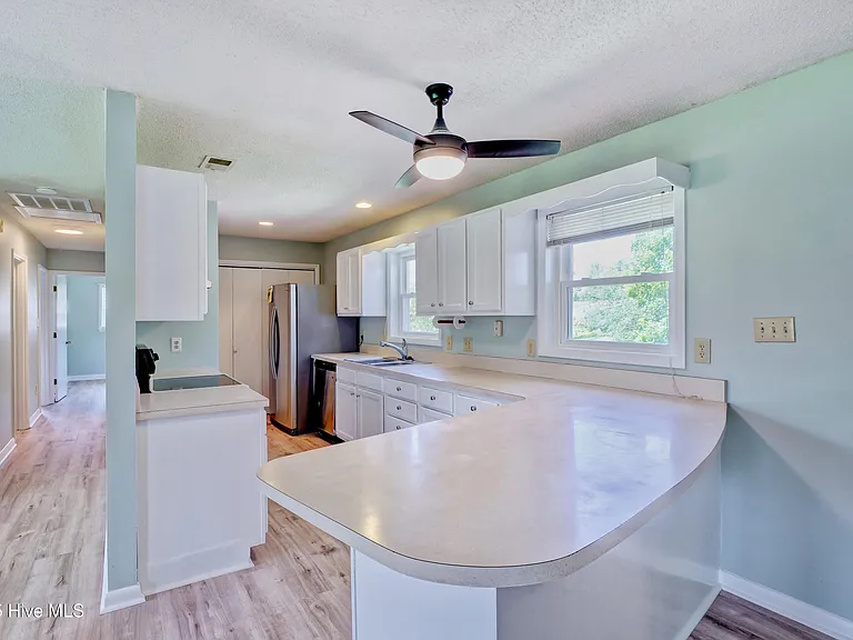 665 Hughes Rd — Photo 11