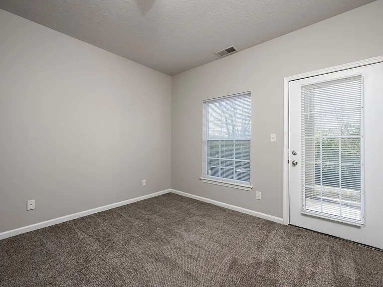 Mansion Row - Where Historic Charm Meets Modern Convenience! — Photo 21