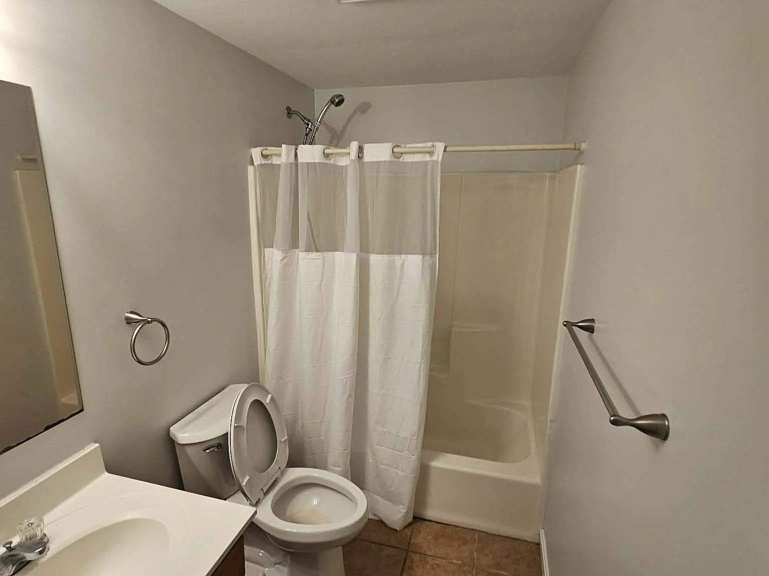 2 bed, 750 sqft, $2,800 — Photo 4