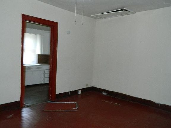 3rd image of 1528 Viola Ave