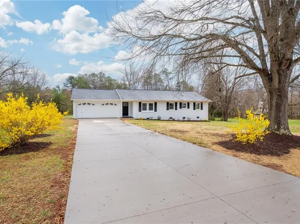 546 Hickory Ln, Burlington, NC 27217