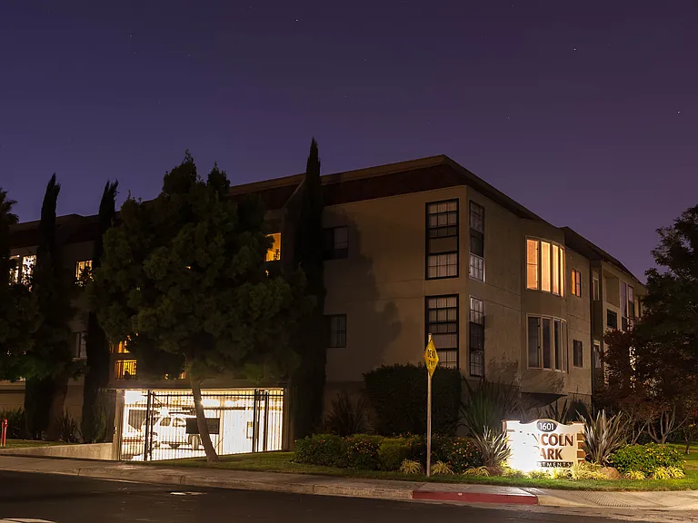 Lincoln Park Apartments — Photo 17