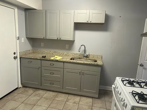 225 Center St Photo 1