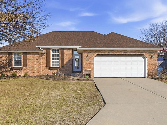 2nd image of 1107 E Eagle Rock Drive