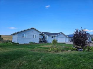 1 Susan Ln, Ulm, MT 59485