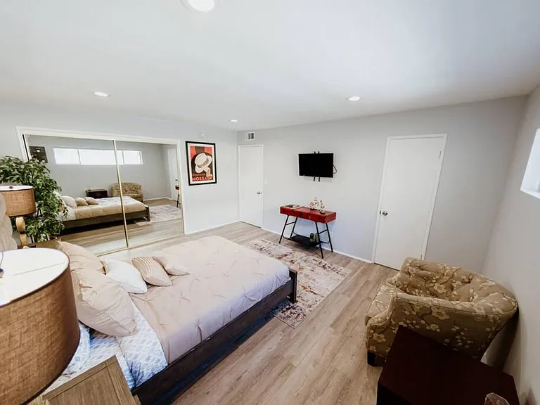 11153 1/2 Morrison St — Photo 19