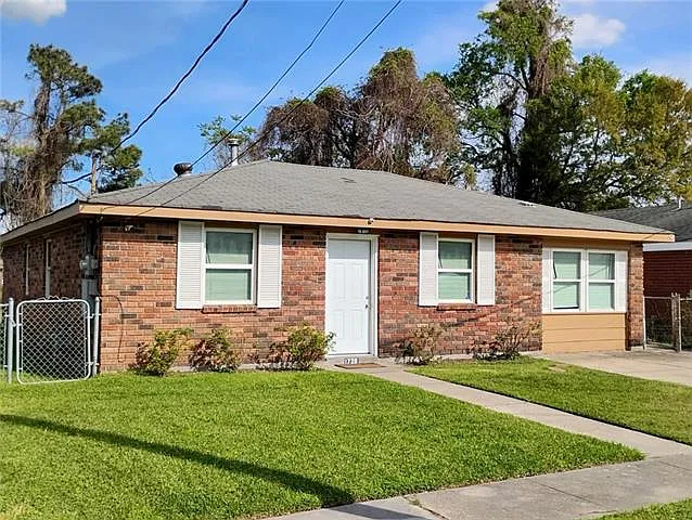 1728 Farragut St — Photo 2